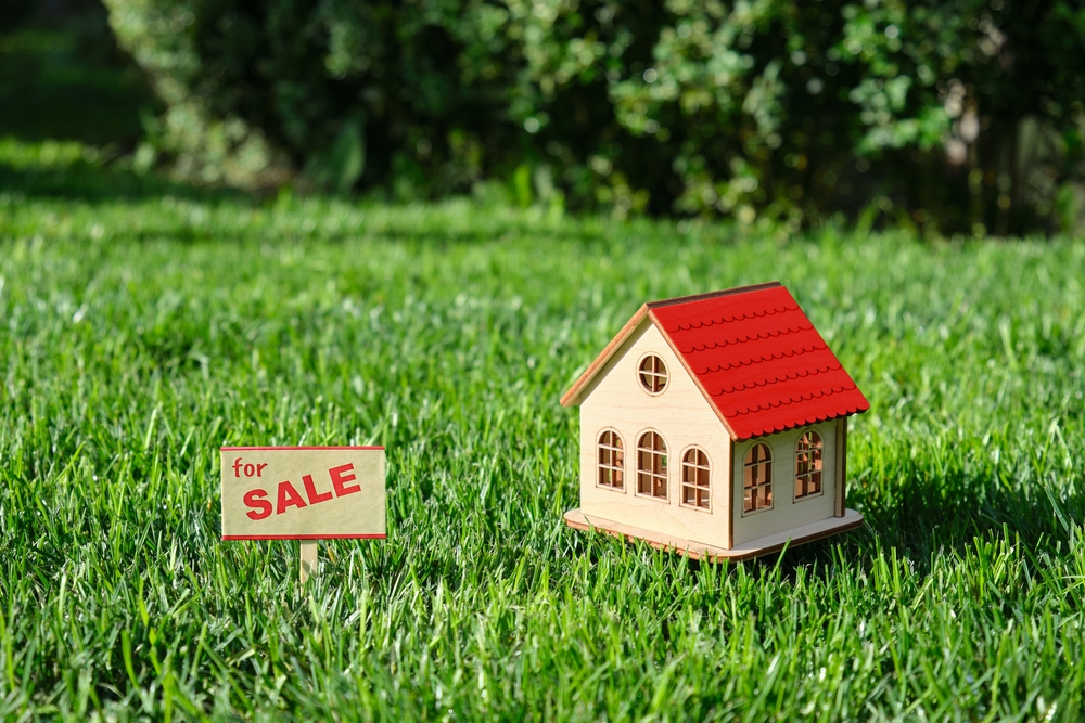 Landscaping Tips to Help You Sell Your Home This Summer