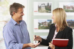 The seller pays the buyer's agent commission in Arizona
