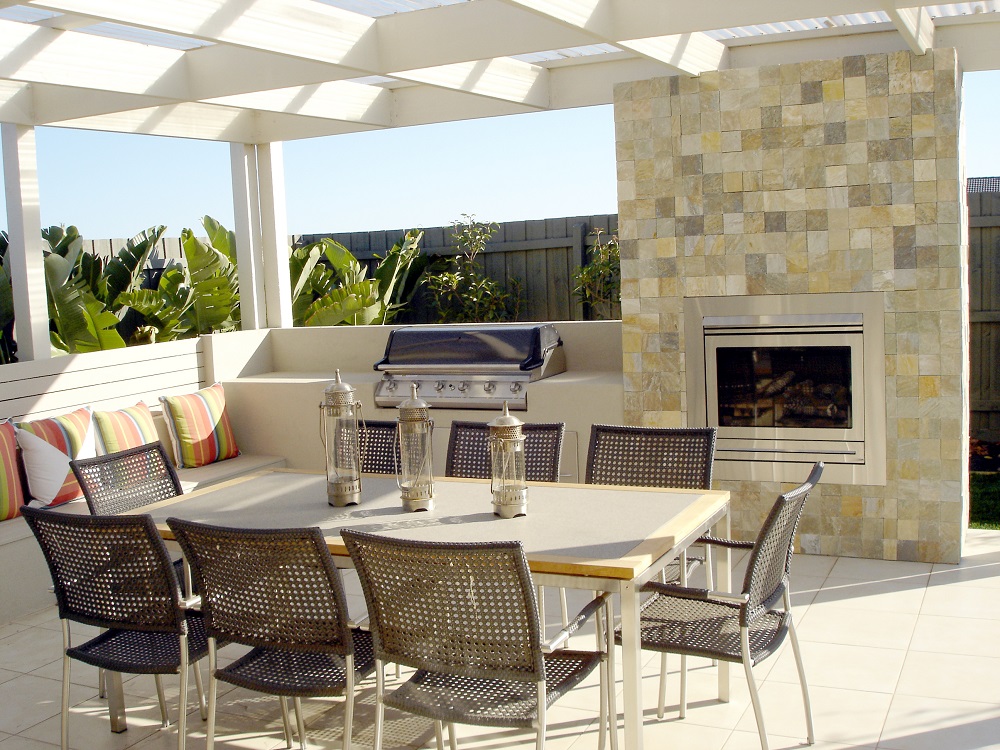 Luxury Home Amenities List - Indoor-Outdoor Living Space