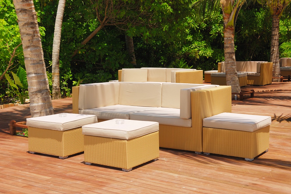 Outdoor Sofas or Sectionals for Day and Night Entertainment
